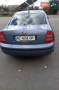 Лифтбек Skoda Superb 2006 в 