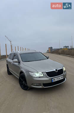 Універсал Skoda Superb 2011 в Рівному