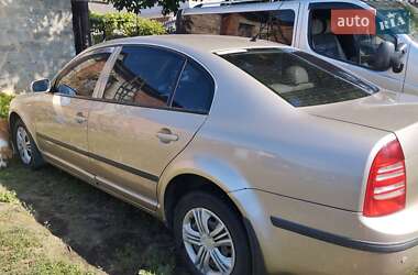 Лифтбек Skoda Superb 2003 в 
