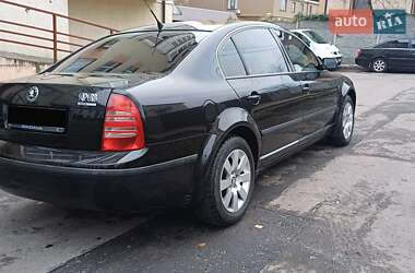 Лифтбек Skoda Superb 2002 в 