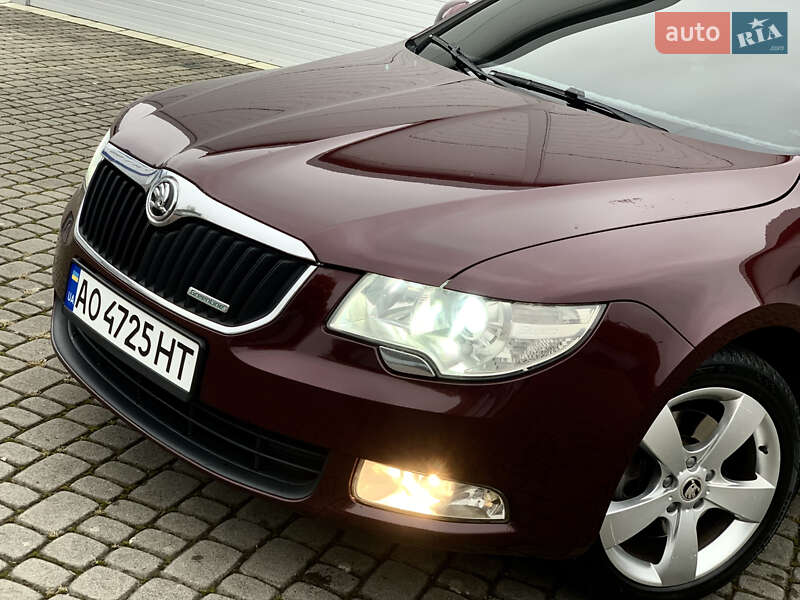 Лифтбек Skoda Superb 2012 в Мукачево