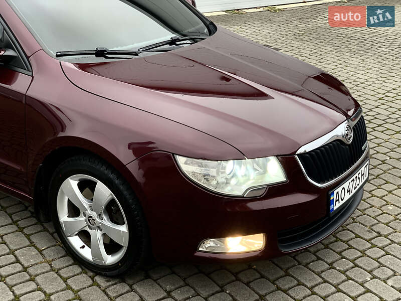 Лифтбек Skoda Superb 2012 в Мукачево