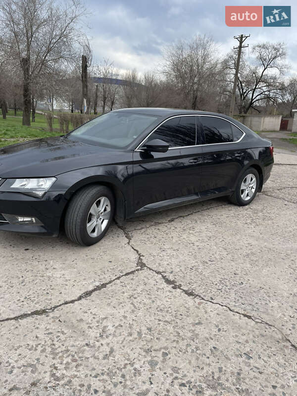 Лифтбек Skoda Superb 2016 в Кривом Роге