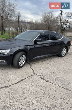 Лифтбек Skoda Superb 2016 в 