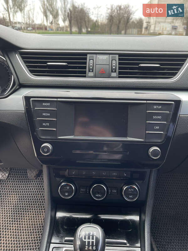 Лифтбек Skoda Superb 2016 в Кривом Роге