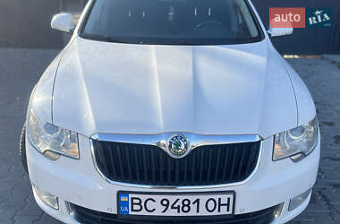 Універсал Skoda Superb 2011 в Дрогобичі