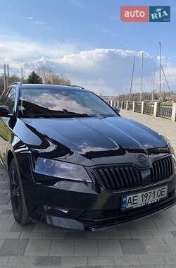 Універсал Skoda Superb 2017 в Дніпрі