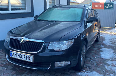 Універсал Skoda Superb 2012 в Звягелі