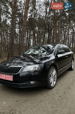 Ліфтбек Skoda Superb 2015 в Кельменцях