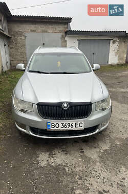 Універсал Skoda Superb 2010 в Звягелі