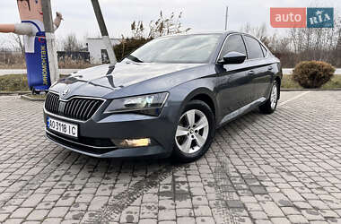 Лифтбек Skoda Superb 2016 в 