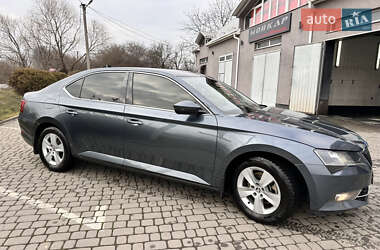 Лифтбек Skoda Superb 2016 в 