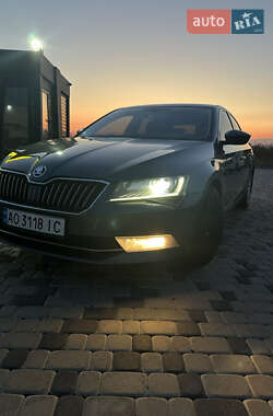 Лифтбек Skoda Superb 2016 в 