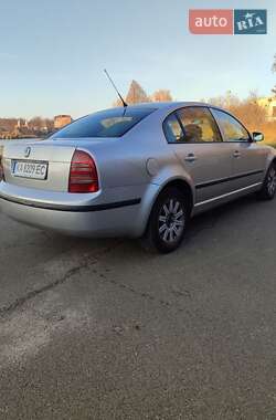 Лифтбек Skoda Superb 2003 в Калиновке