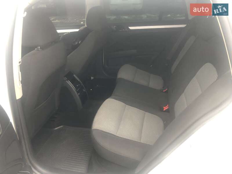 Универсал Skoda Superb 2011 в Староконстантинове
