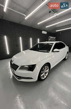 Лифтбек Skoda Superb 2016 в 