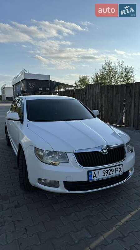 Лифтбек Skoda Superb 2010 в Софиевской Борщаговке