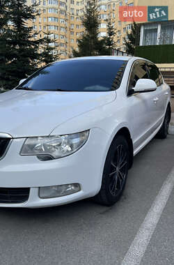 Лифтбек Skoda Superb 2010 в Софиевской Борщаговке