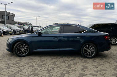 Лифтбек Skoda Superb 2016 в 