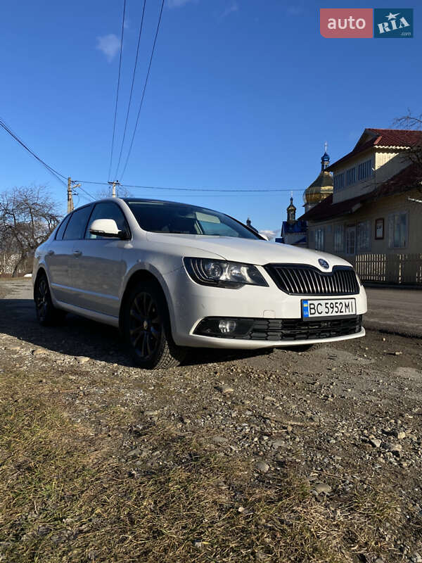 Лифтбек Skoda Superb 2013 в 