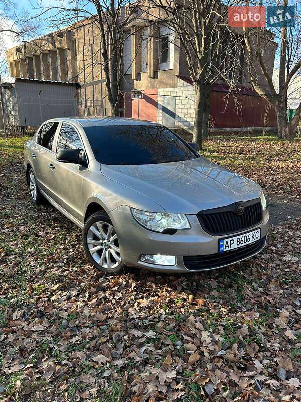 Лифтбек Skoda Superb 2011 в 