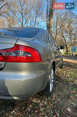Лифтбек Skoda Superb 2011 в 