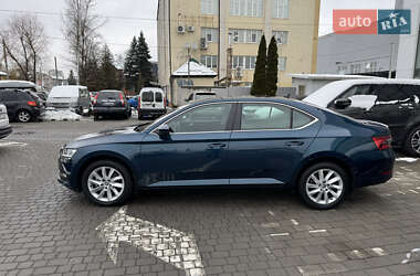 Лифтбек Skoda Superb 2022 в 