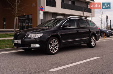 Універсал Skoda Superb 2011 в Ужгороді