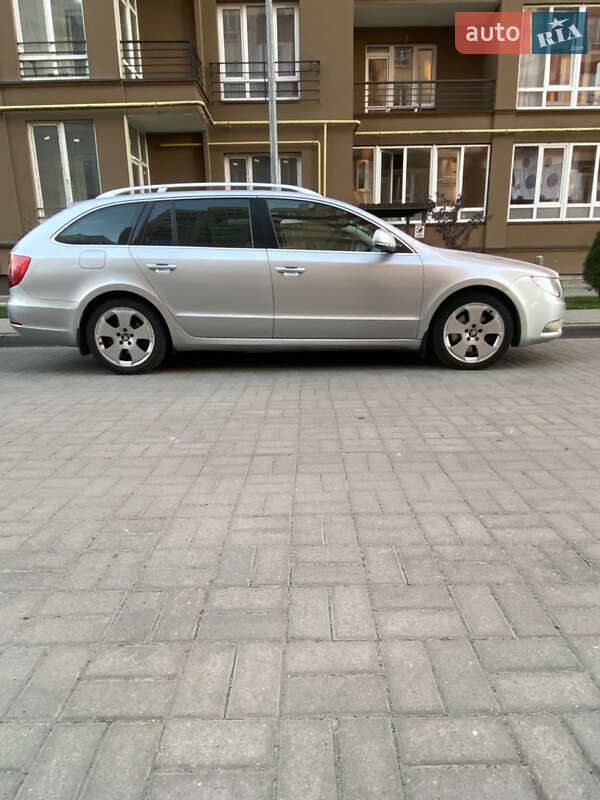 Універсал Skoda Superb 2013 в Львові