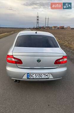 Ліфтбек Skoda Superb 2012 в 