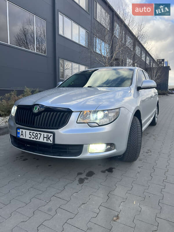 Лифтбек Skoda Superb 2010 в 