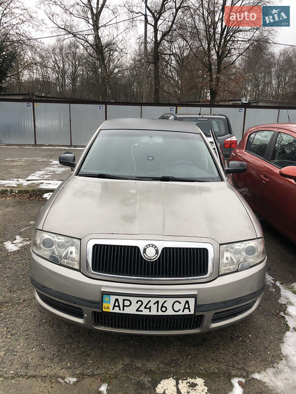 Лифтбек Skoda Superb 2006 в 