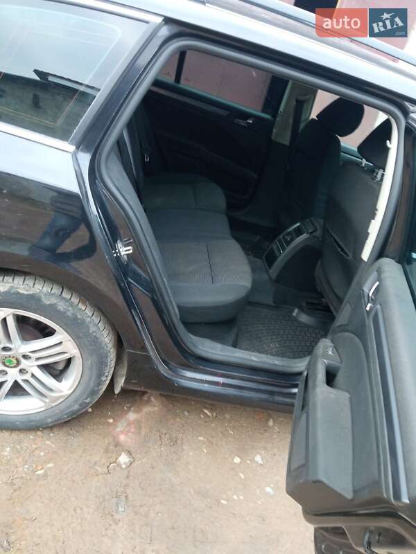 Универсал Skoda Superb 2010 в Дрогобыче