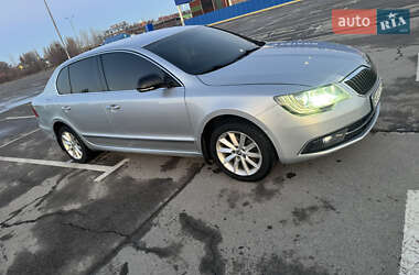Лифтбек Skoda Superb 2013 в 
