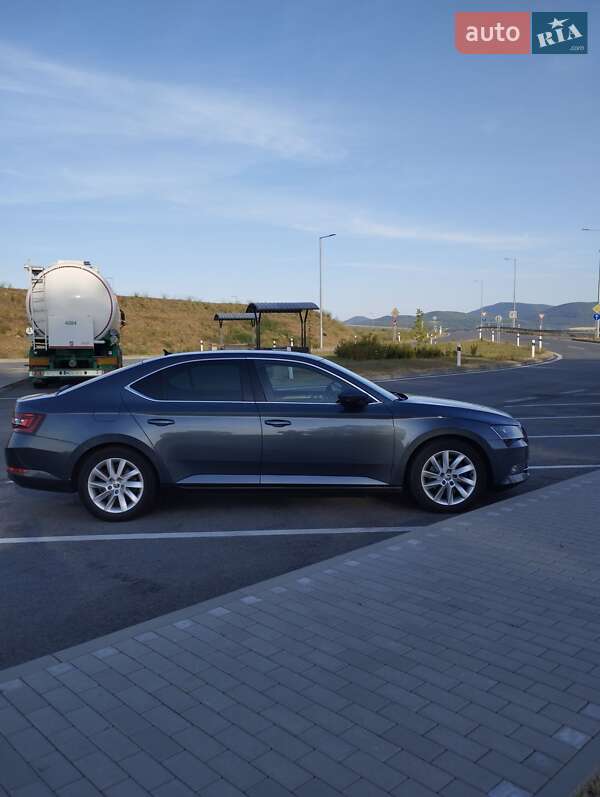 Лифтбек Skoda Superb 2019 в Львове