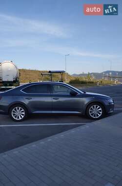 Лифтбек Skoda Superb 2019 в 