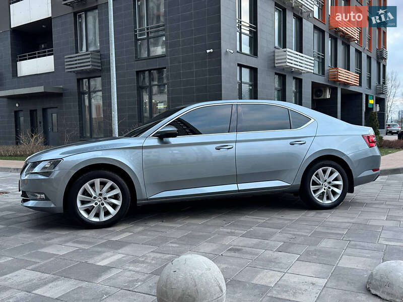 Ліфтбек Skoda Superb 2015 в Києві