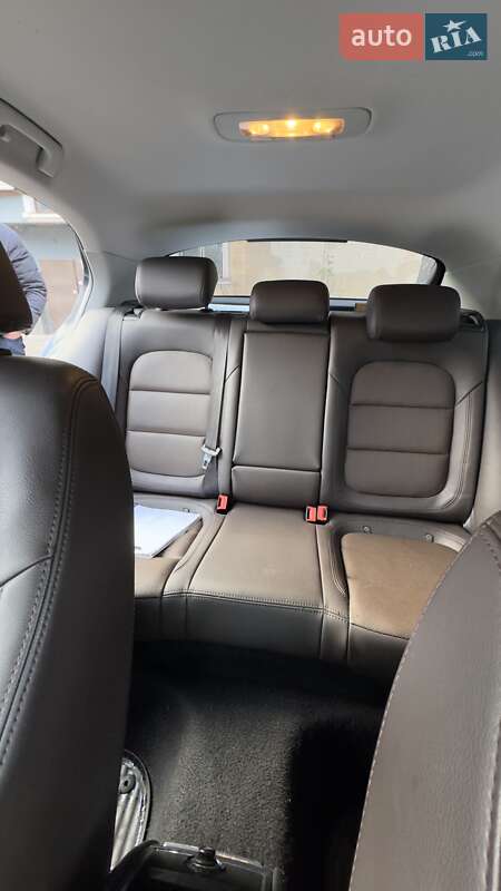 Седан Skoda Superb 2013 в Кривому Розі