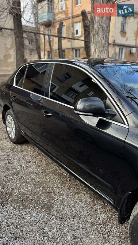 Седан Skoda Superb 2013 в Кривому Розі