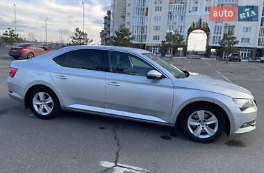 Лифтбек Skoda Superb 2016 в 