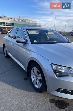 Лифтбек Skoda Superb 2016 в 