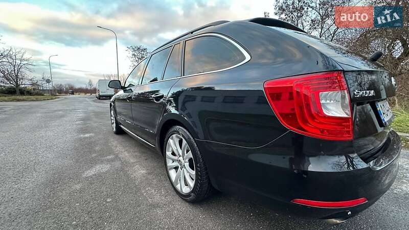 Универсал Skoda Superb 2015 в Ужгороде