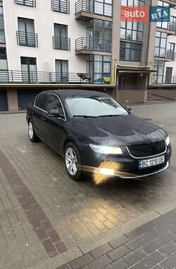 Седан Skoda Superb 2009 в Новояворовске