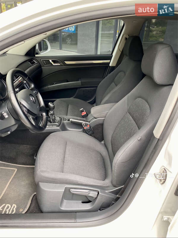 Лифтбек Skoda Superb 2013 в Хусте