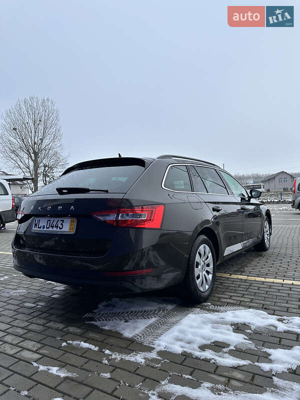 Універсал Skoda Superb 2021 в Нововолинську