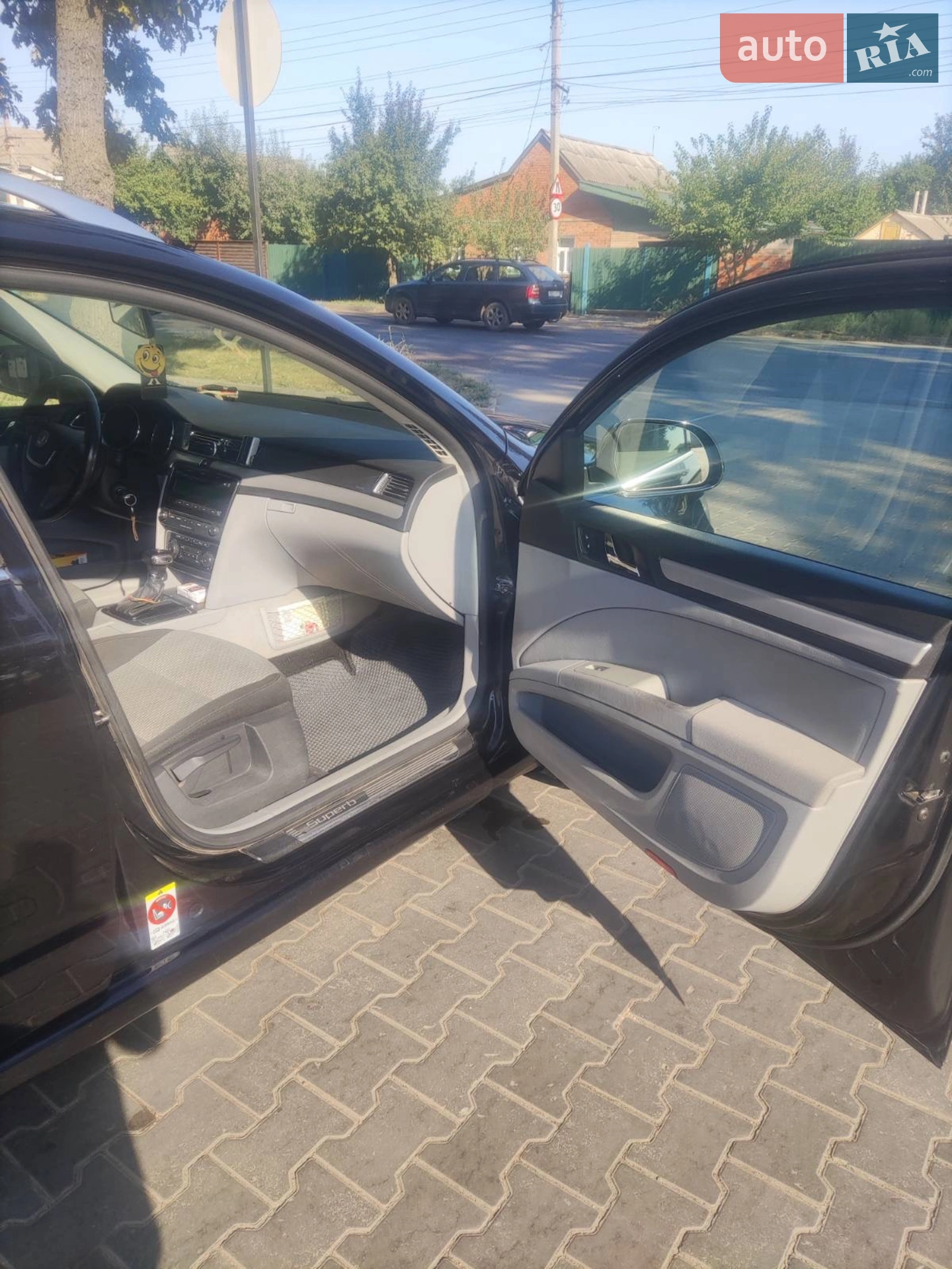 2010 Skoda Superb - мініатюра 7