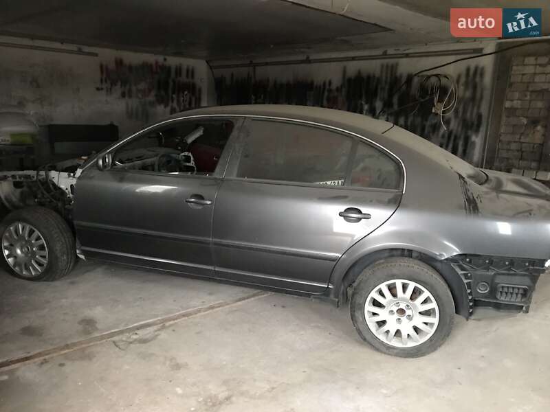 Лифтбек Skoda Superb 2005 в 