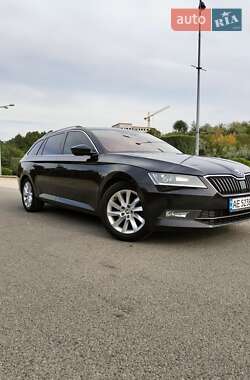 Універсал Skoda Superb 2017 в Дніпрі