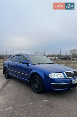 Лифтбек Skoda Superb 2002 в 