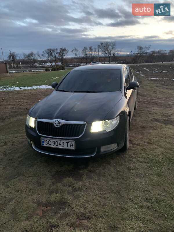 Лифтбек Skoda Superb 2010 в Мостиске